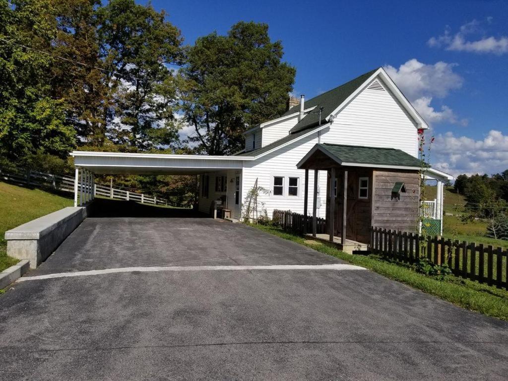 Awesome Flat Top Farmhouse Ghent Exterior photo